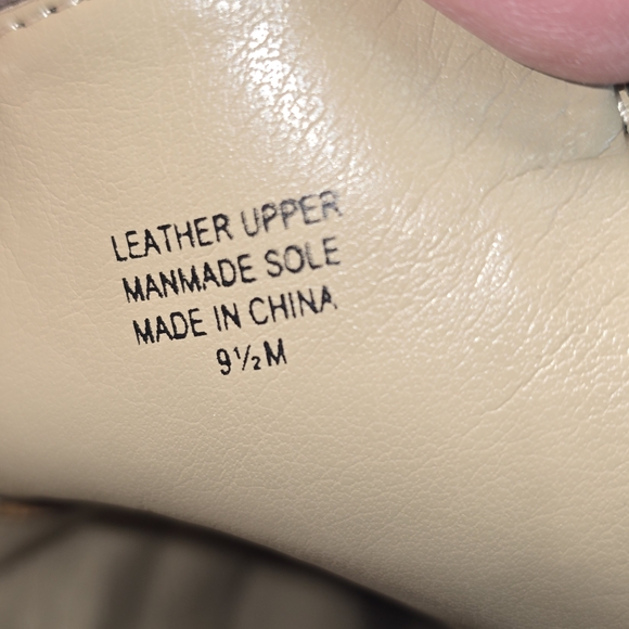 ANN TAYLOR BLACK LEATHER ANKLE BOOTS STACKED BLOCK HEEL WOMENS 9.5 EUC - Picture 11 of 11